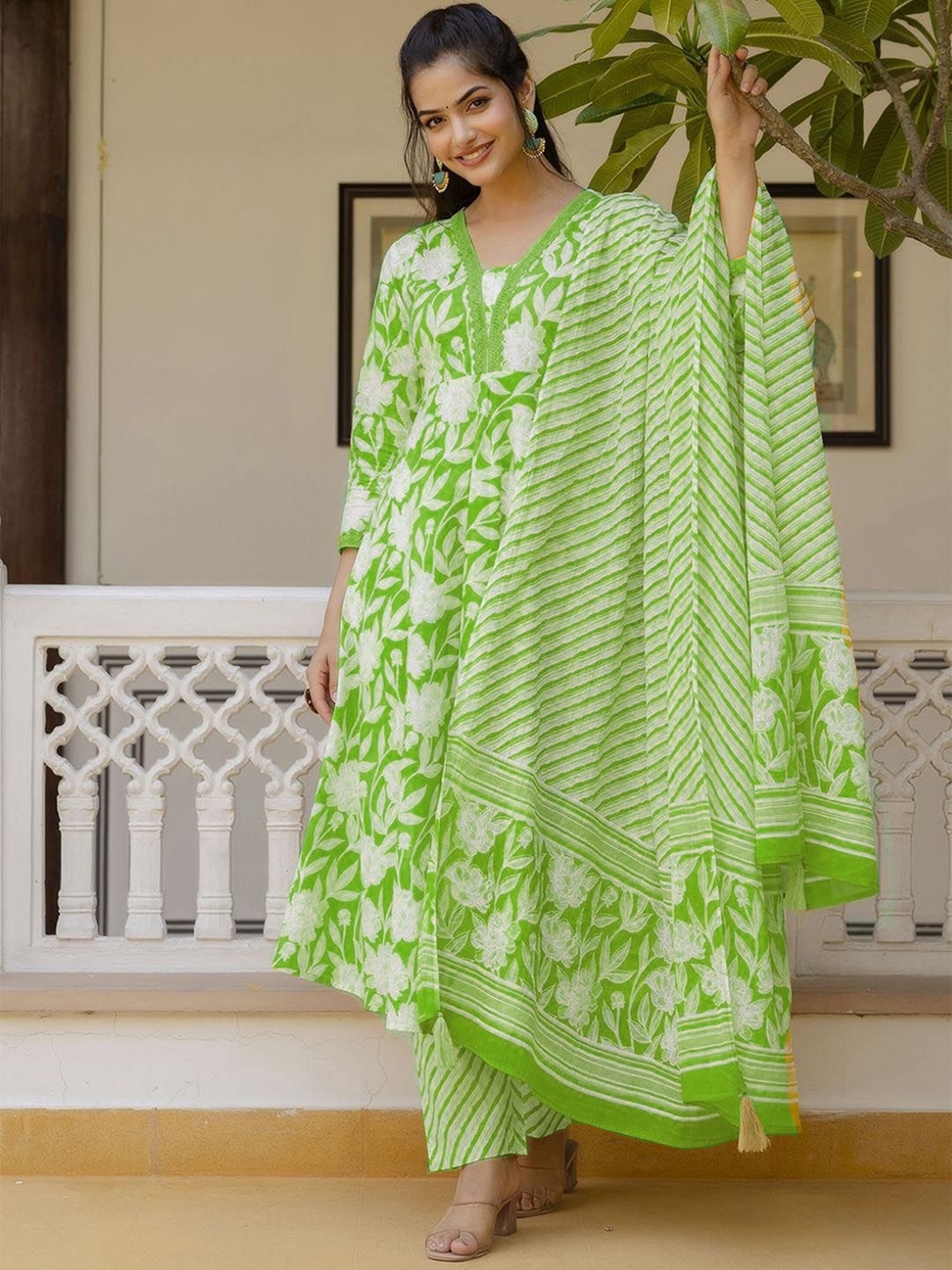 

PARTHVI Floral Printed Pure Cotton Anarkali Kurta with Trousers & Dupatta, Green