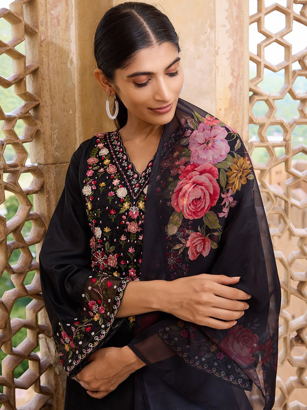 

AHIKA Floral Yoke Design Regular Thread Work Kurta With Trousers & Dupatta, Black