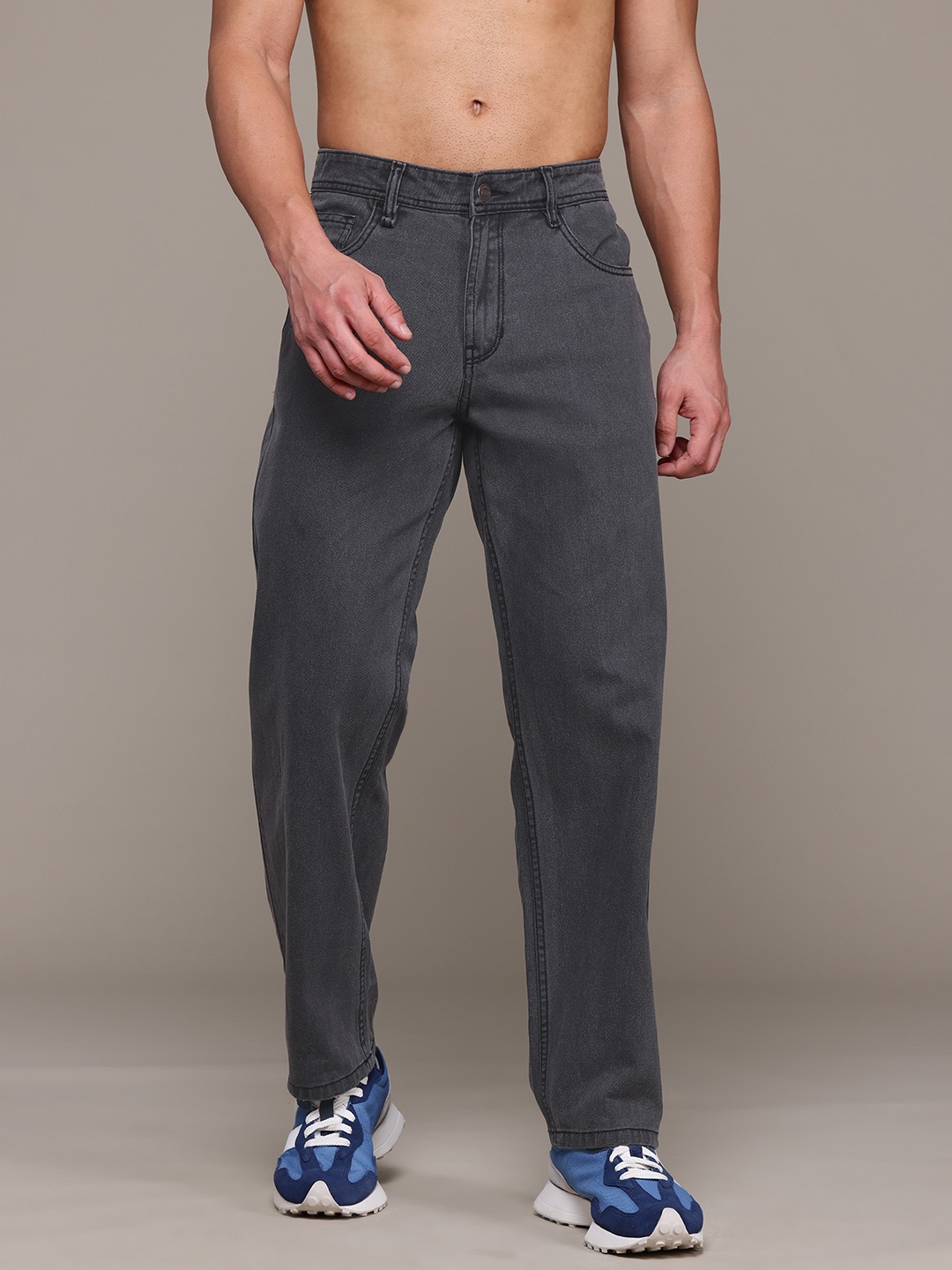 

The Roadster Lifestyle Co. Men Straight Fit Jeans, Charcoal