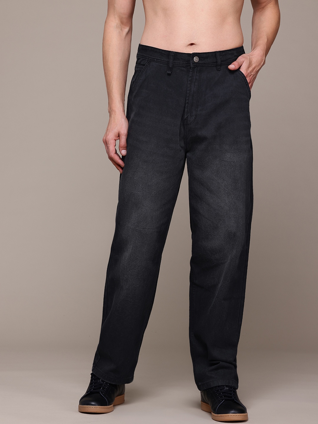 

The Roadster Lifestyle Co. Men Skater Fit Pure Cotton Jeans, Charcoal