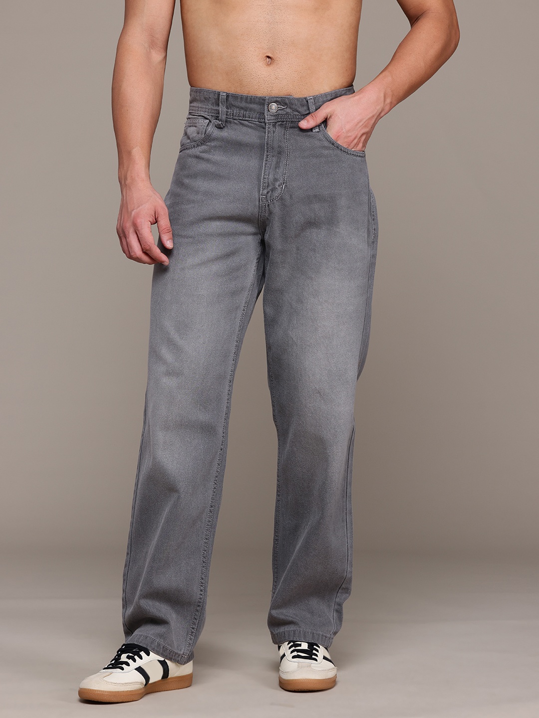 

The Roadster Lifestyle Co. Men Straight Fit Jeans, Grey