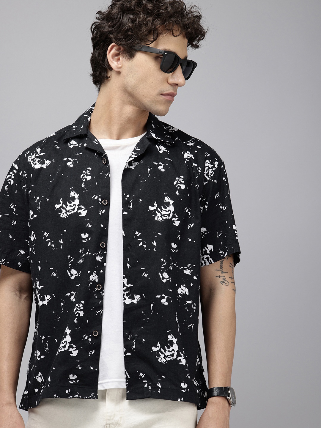 

Pepe Jeans Relaxed Fit Abstract Printed Opaque Pure Cotton Casual Shirt, Black