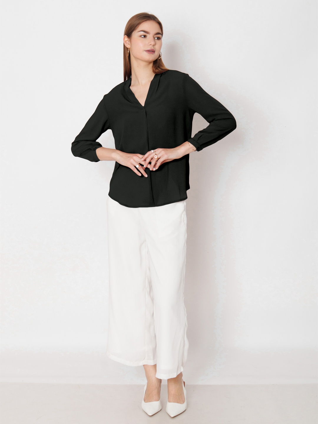

Zink London Women Solid V-Neck Top, Black