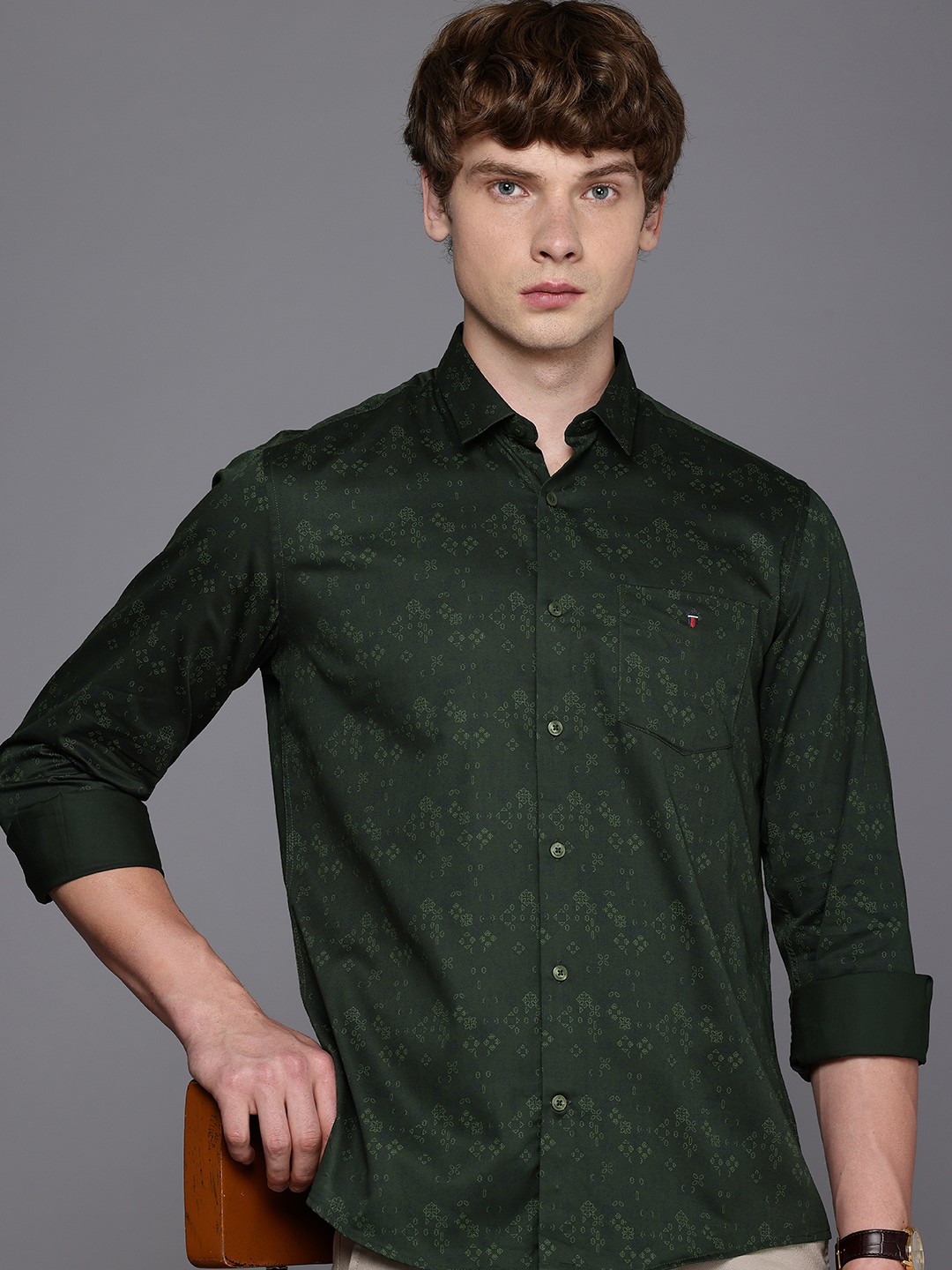 

Louis Philippe Sport Pure Cotton Slim Fit Geometric Printed Casual Shirt, Green