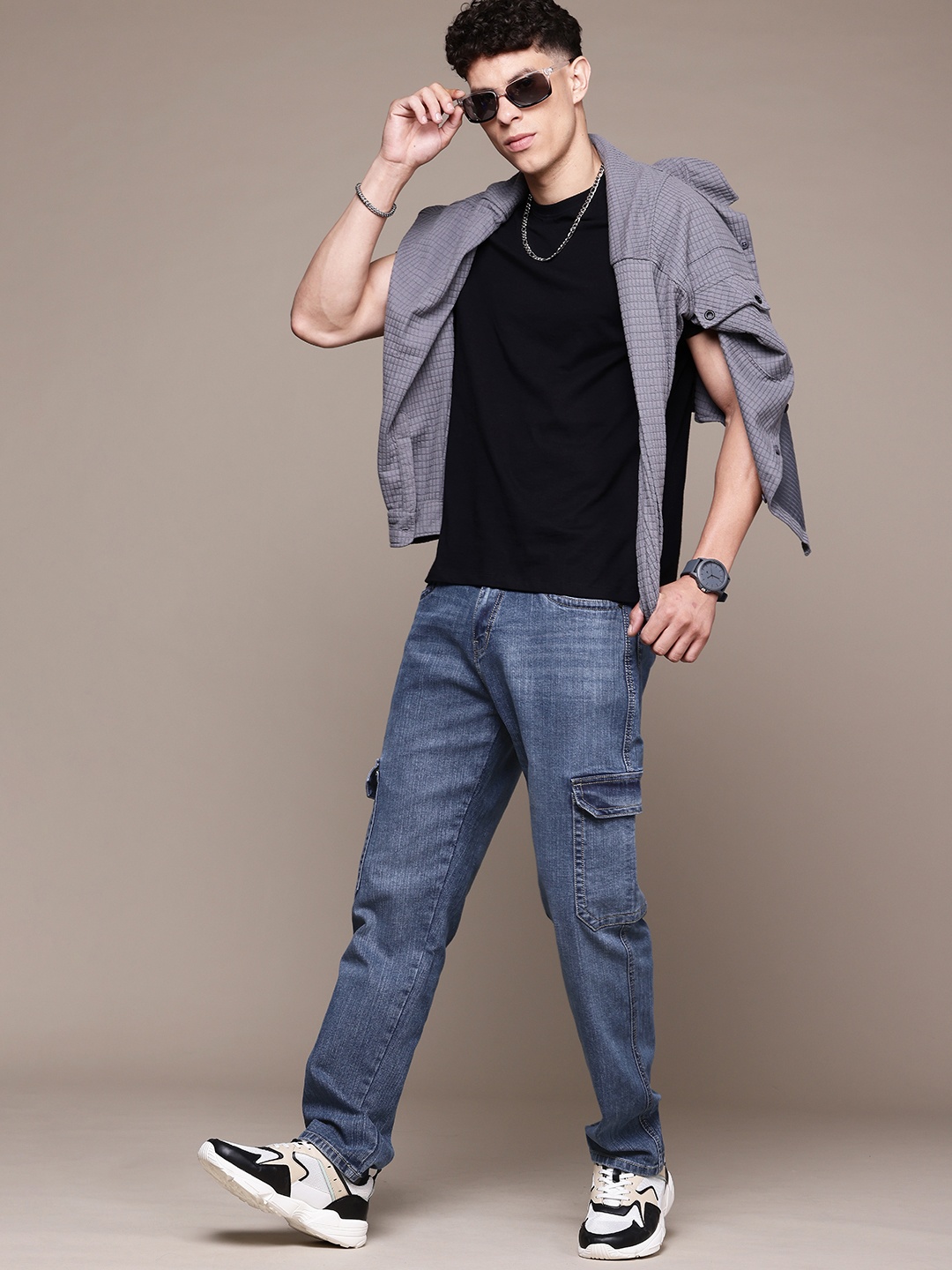 

Roadster Men Relaxed Fit Light Fade Stretchable Cargo Jeans, Blue