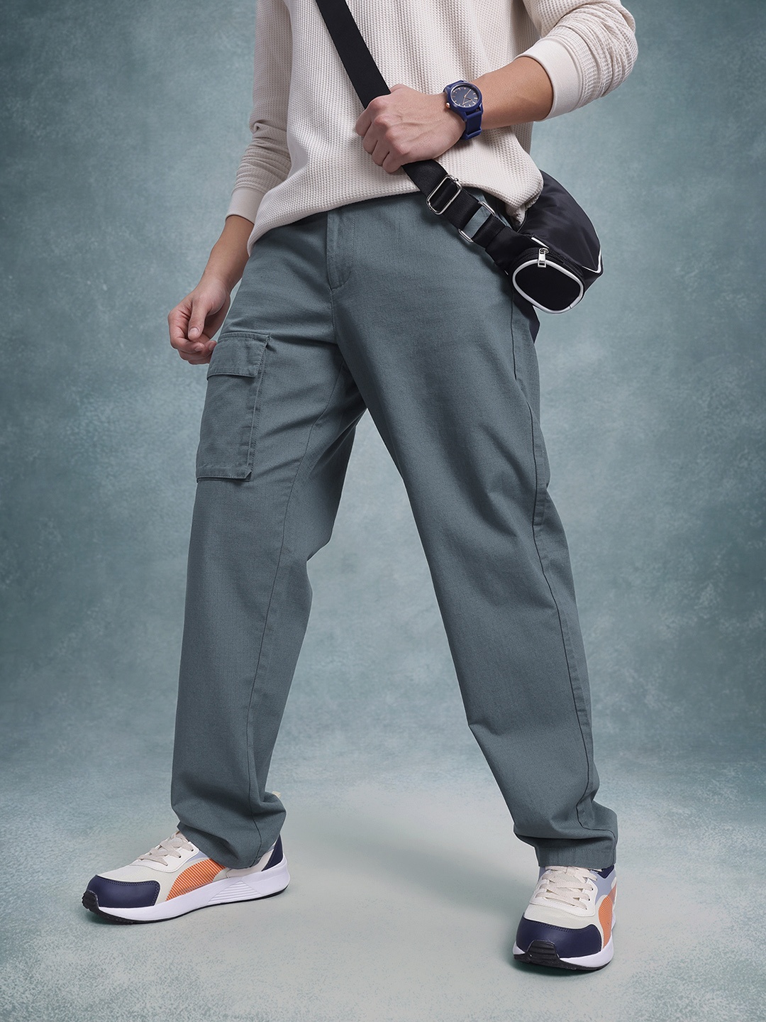 

The Roadster Life Co. Men Pure Cotton Relaxed Fit Cargos, Grey