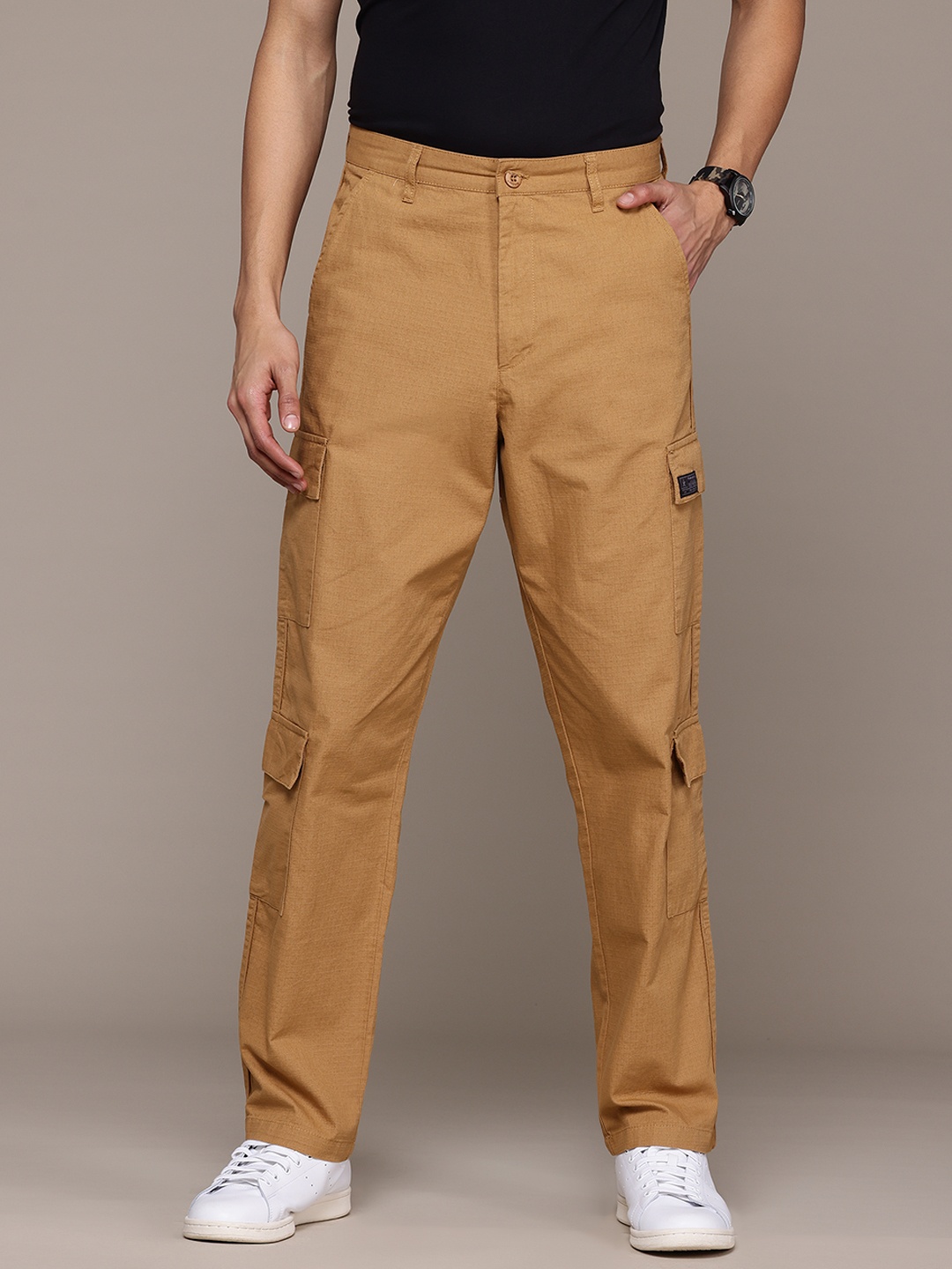

The Roadster Lifestyle Co. Men Pure Cotton Relaxed Cargos Trousers, Khaki