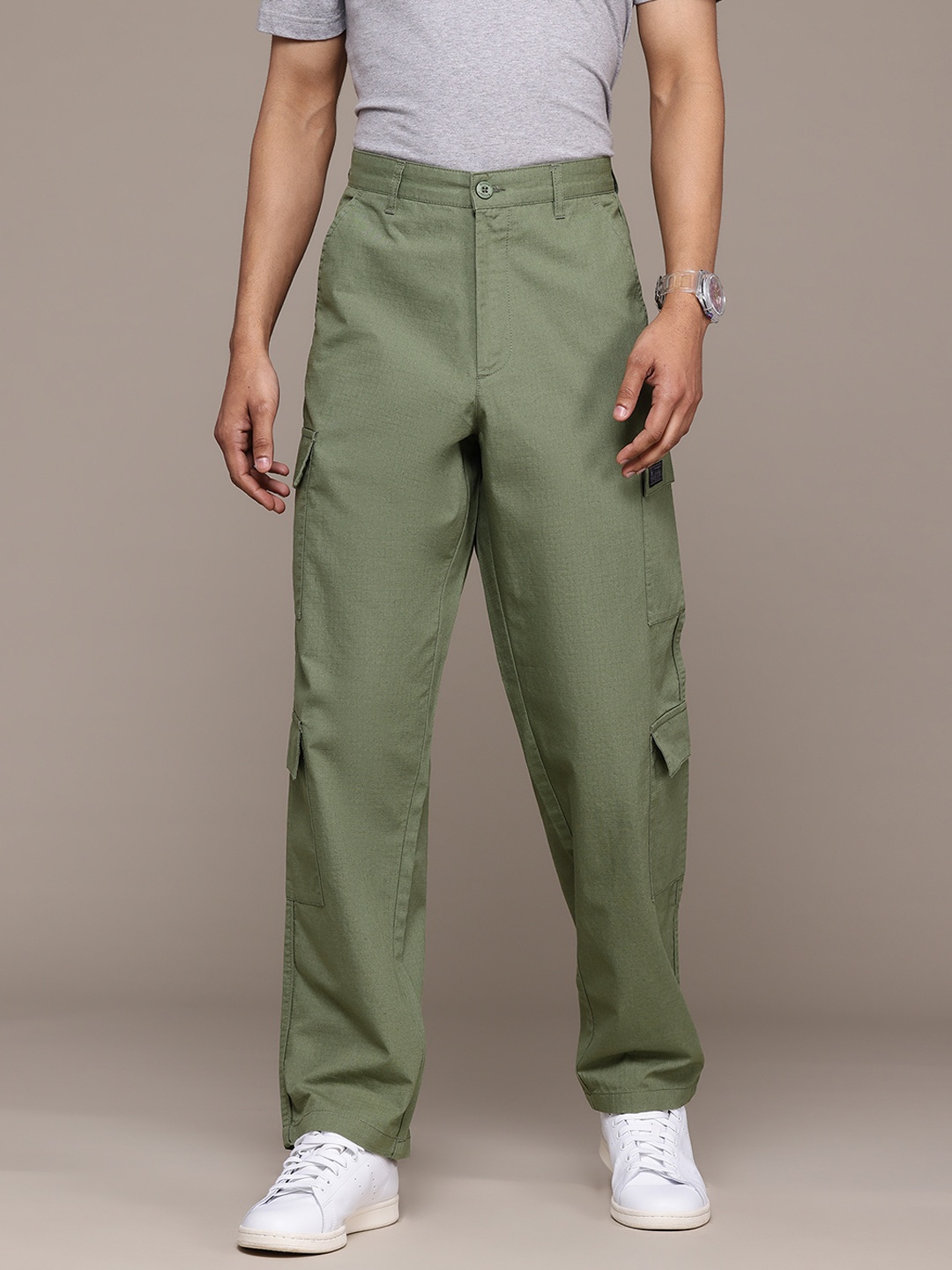 

The Roadster Lifestyle Co. Men Pure Cotton Relaxed Cargos, Olive