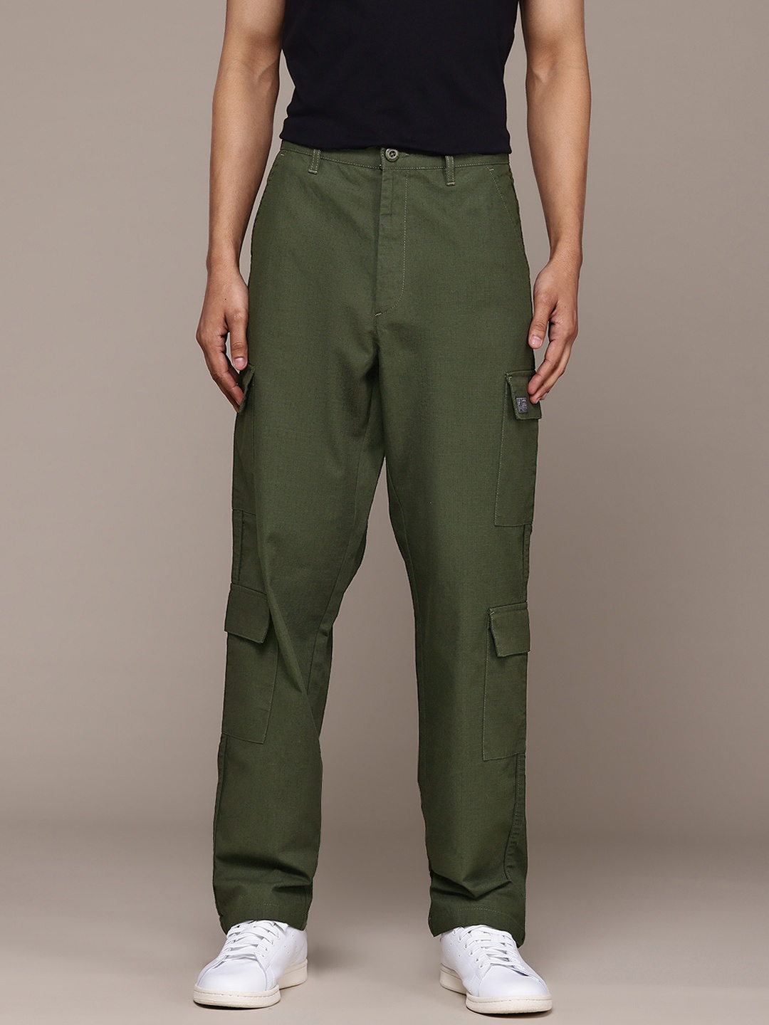 

The Roadster Life Co. Men Pure Cotton Loose Fit Cargos Trousers, Green