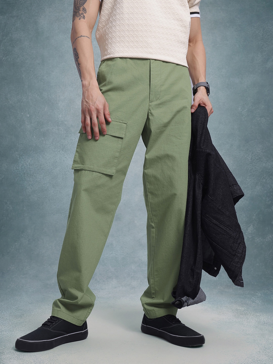 

The Roadster Life Co. Men Relaxed Fit Cargo-Style Trousers, Olive