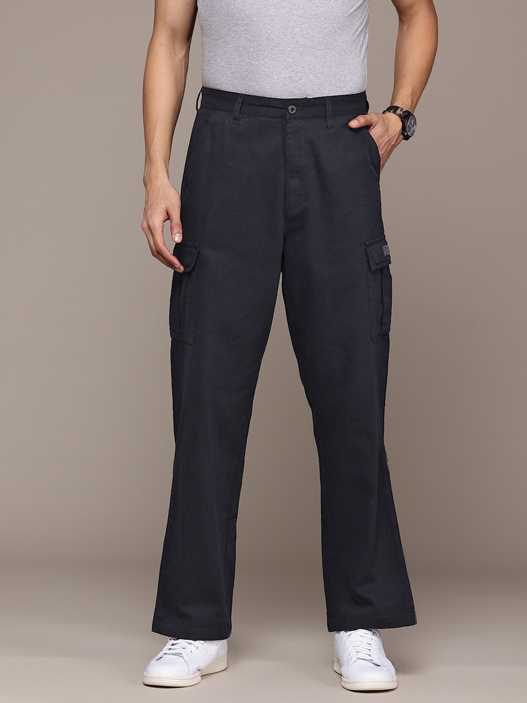 

The Roadster Life Co. Men Pure Cotton Relaxed Loose Fit Chinos Trousers, Navy blue