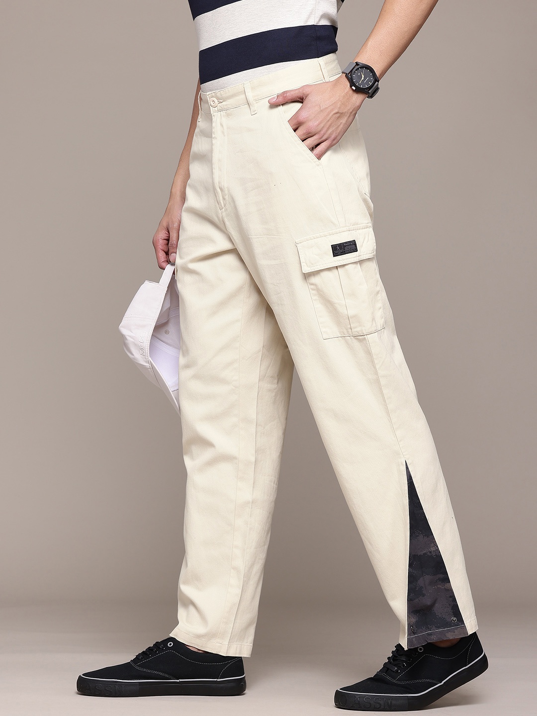 

The Roadster Lifestyle Co. Men Relaxed Fit Pure Cotton Chinos, Off white