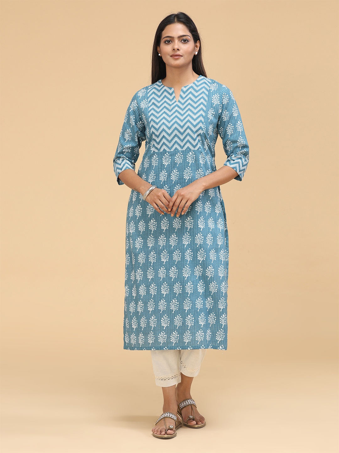 

Vismay Women Chevron Pattern Mandarin Collar Ethnic Motif Printed Kurta, Blue