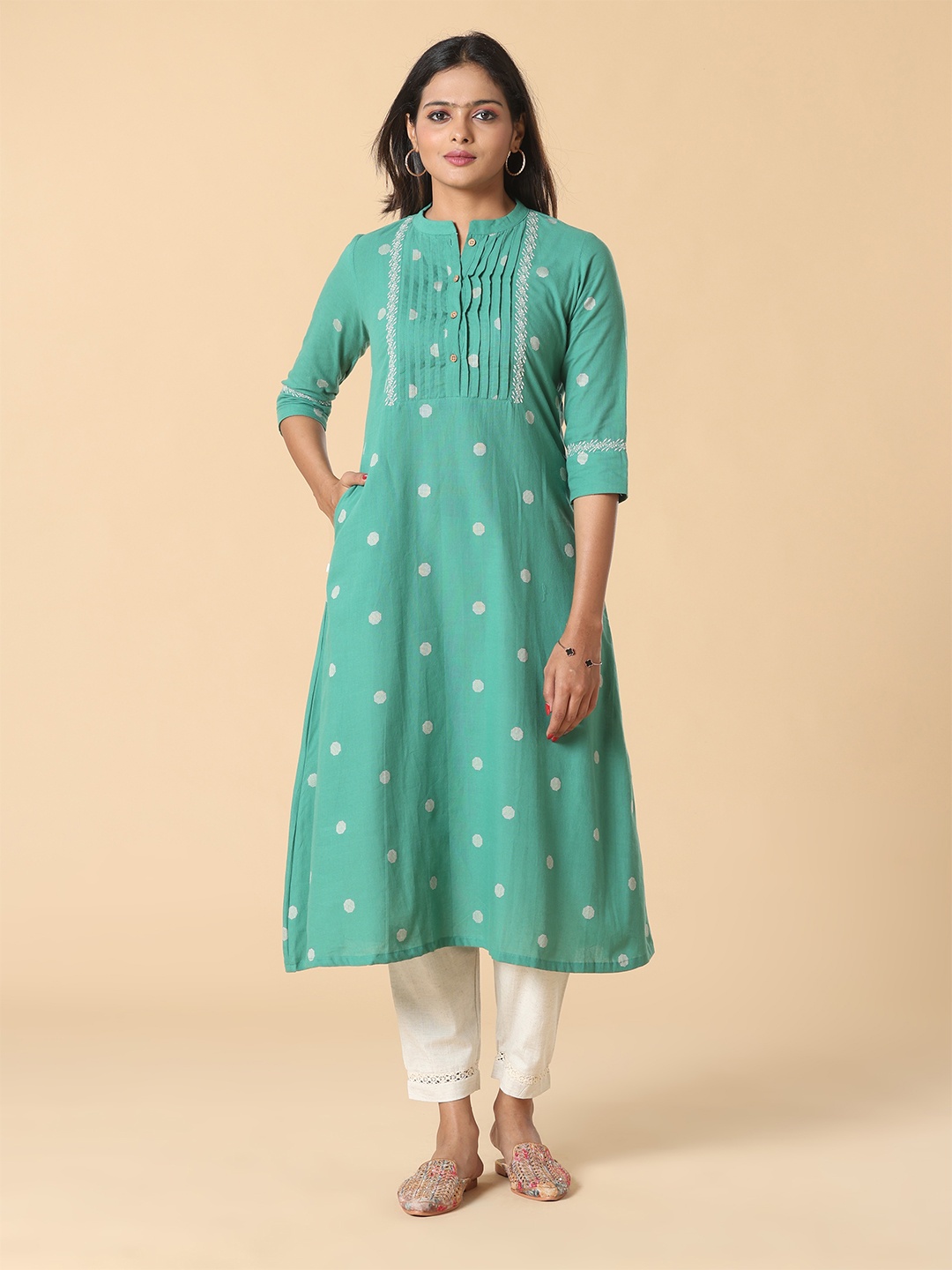 

Vismay Women Geometric Printed Floral Thread Work Kurta, Green