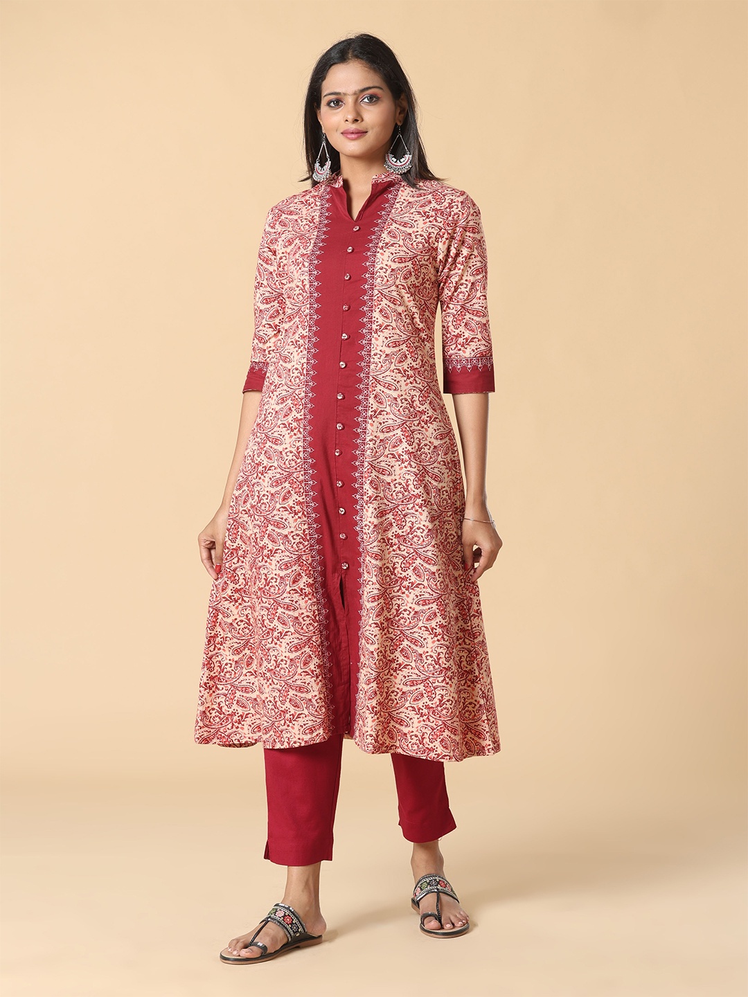 

Vismay Women Pure Cotton Printed Mandarin Collar Kurta, Maroon