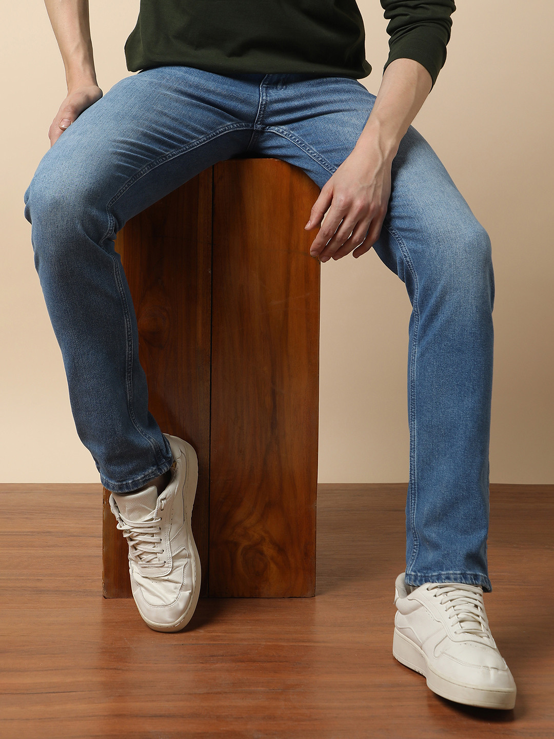 

Peter England CasualsMen classic tapered mid stretch Jeans, Blue