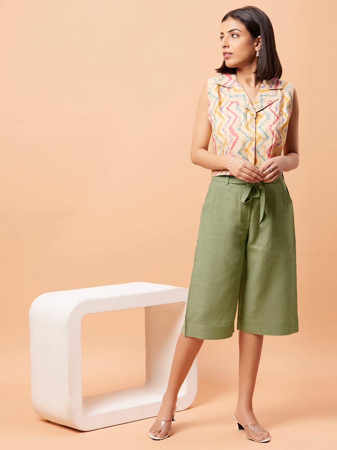 

Bottoms.love Women Linen Solid Mid Rise Culottes Capris With A Belt, Green