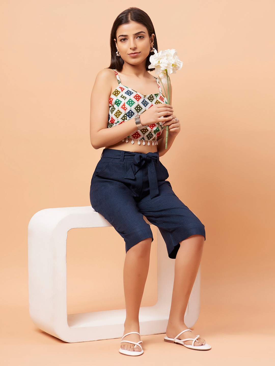 

Bottoms.love Women Linen Solid Mid Rise Culottes Trousers With A Belt, Navy blue