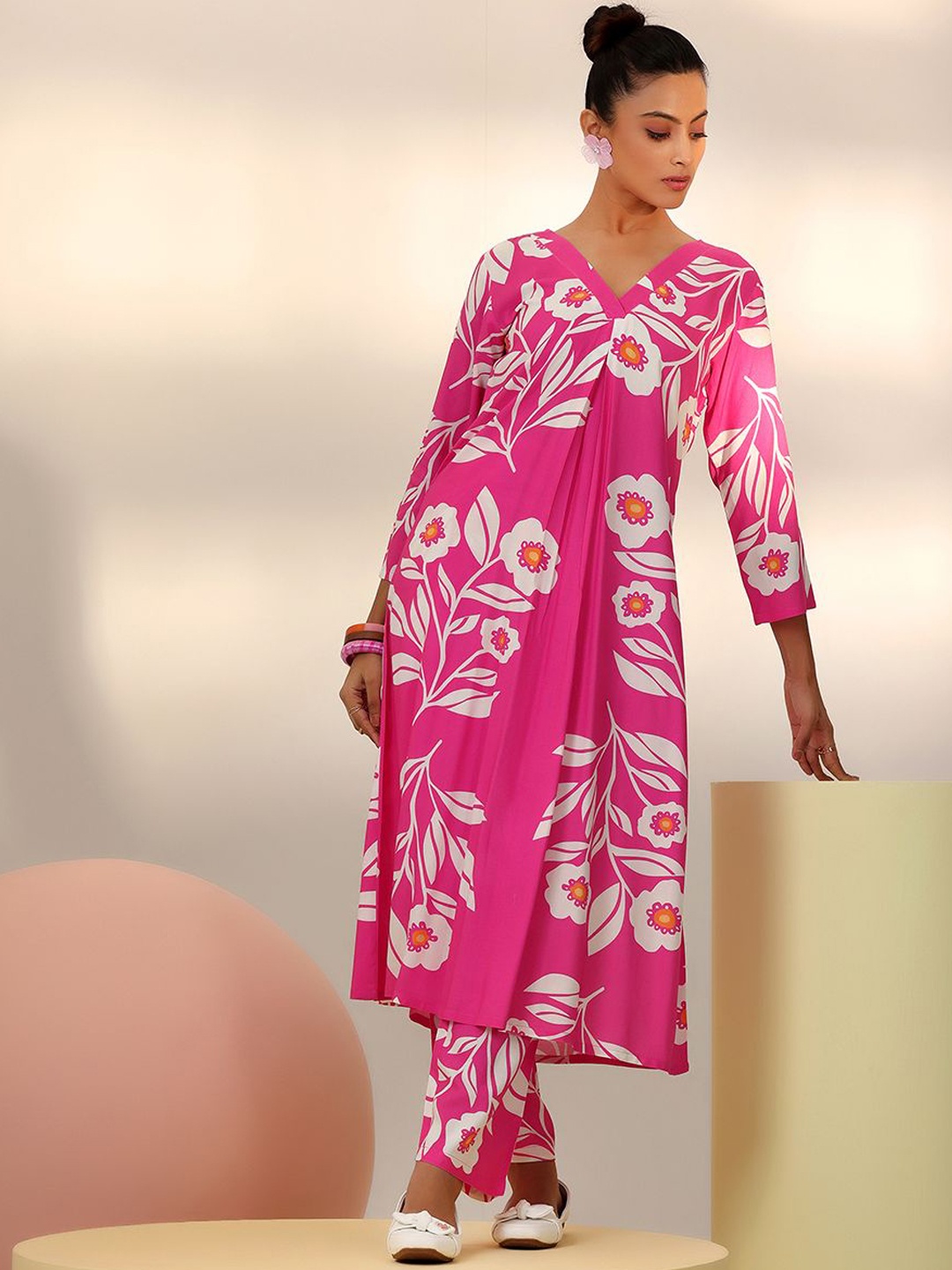 

Libas Pink Floral Printed V-Neck Tunic With Trousers