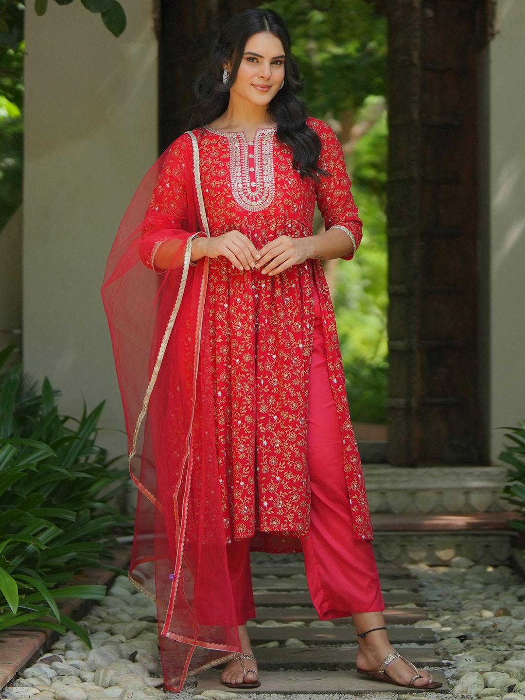 

Libas Floral Printed High Slit Sequinned Kurta with Trousers & Dupatta, Red