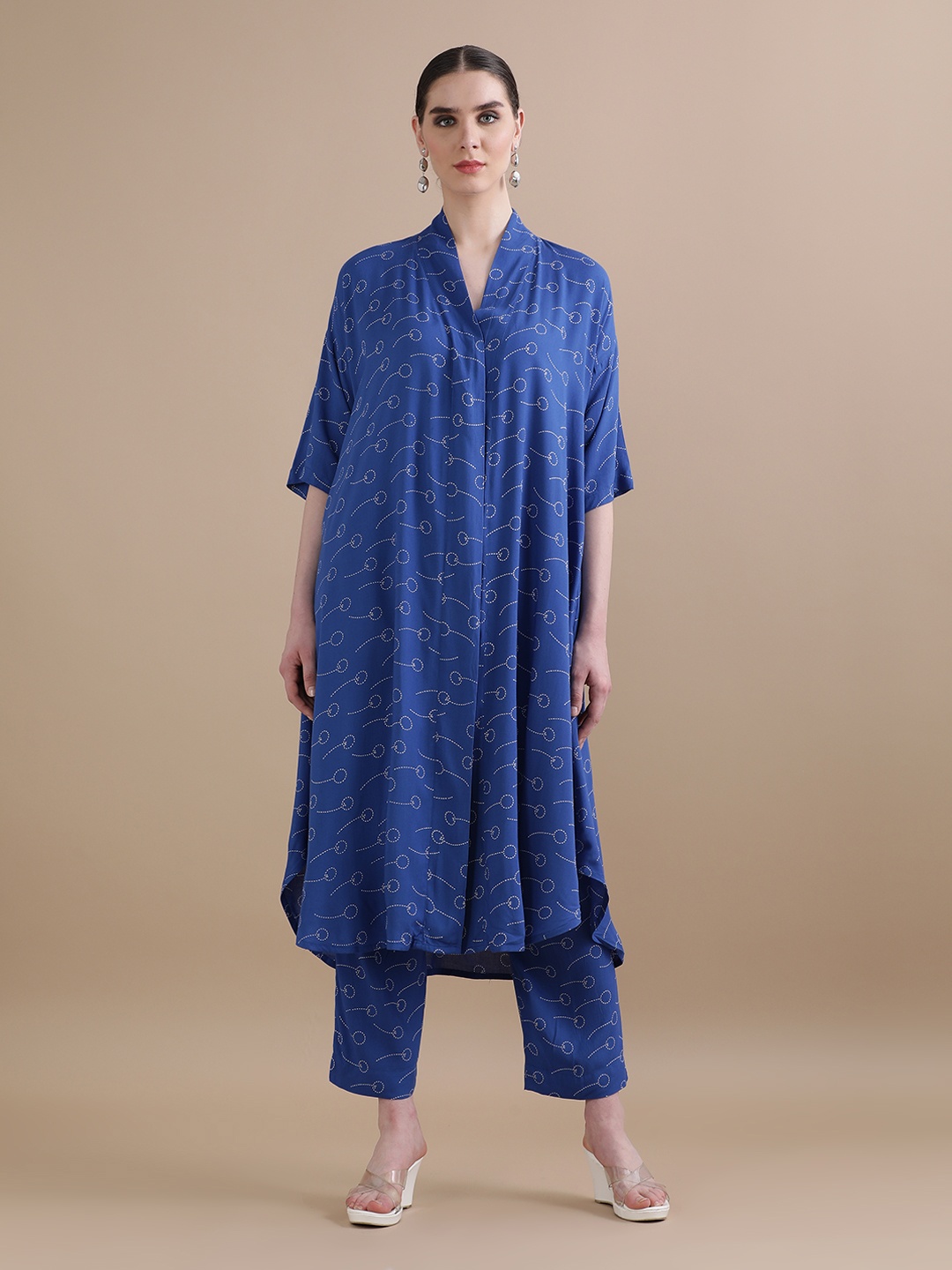 

BLACK & BLAH BLAH Relaxed Fit Trendy Printed Flared Liva Kurta and Trouser, Blue