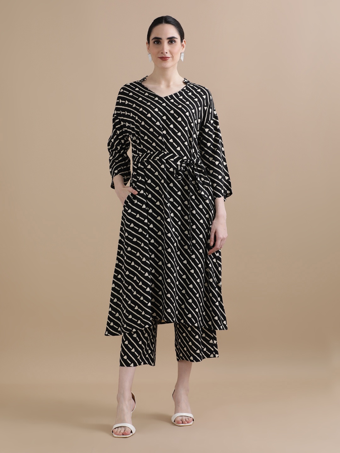 

BLACK & BLAH BLAH Relaxed Fit Stripes Printed A-Line Liva Monochrome Kurta and Trouser