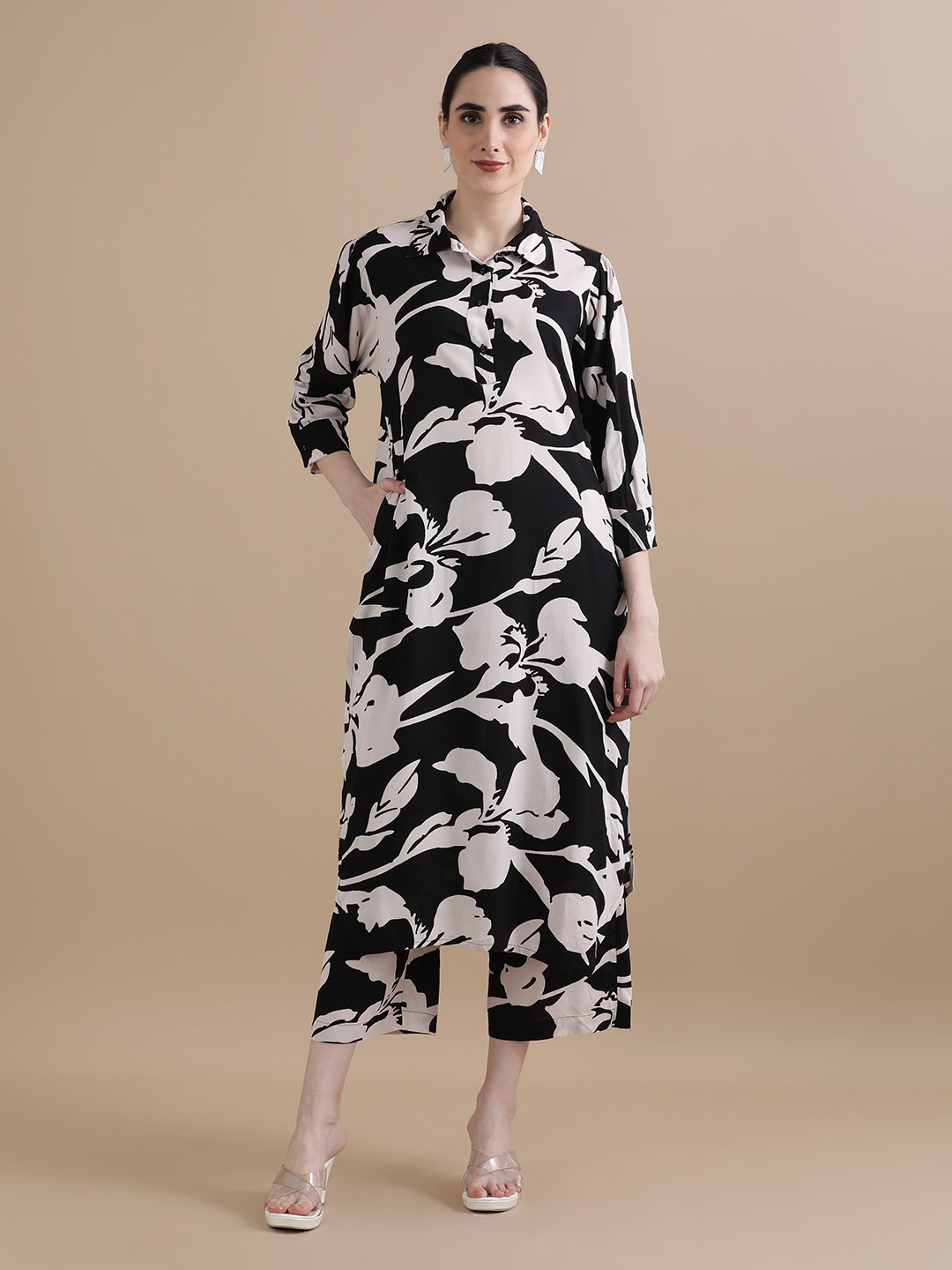 

BLACK & BLAH BLAH Relaxed Fit Floral Printed Liva Monochrome Kurta and Trouser (Set of 2)