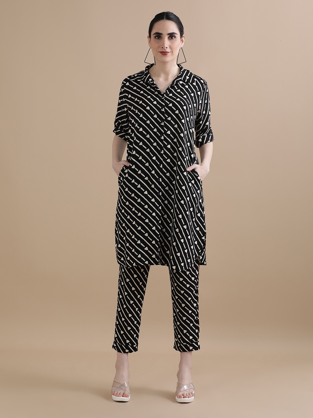 

BLACK & BLAH BLAH Set of 2 Relaxed Fit Stripes Printed Liva Monochrome Kurta and Trouser