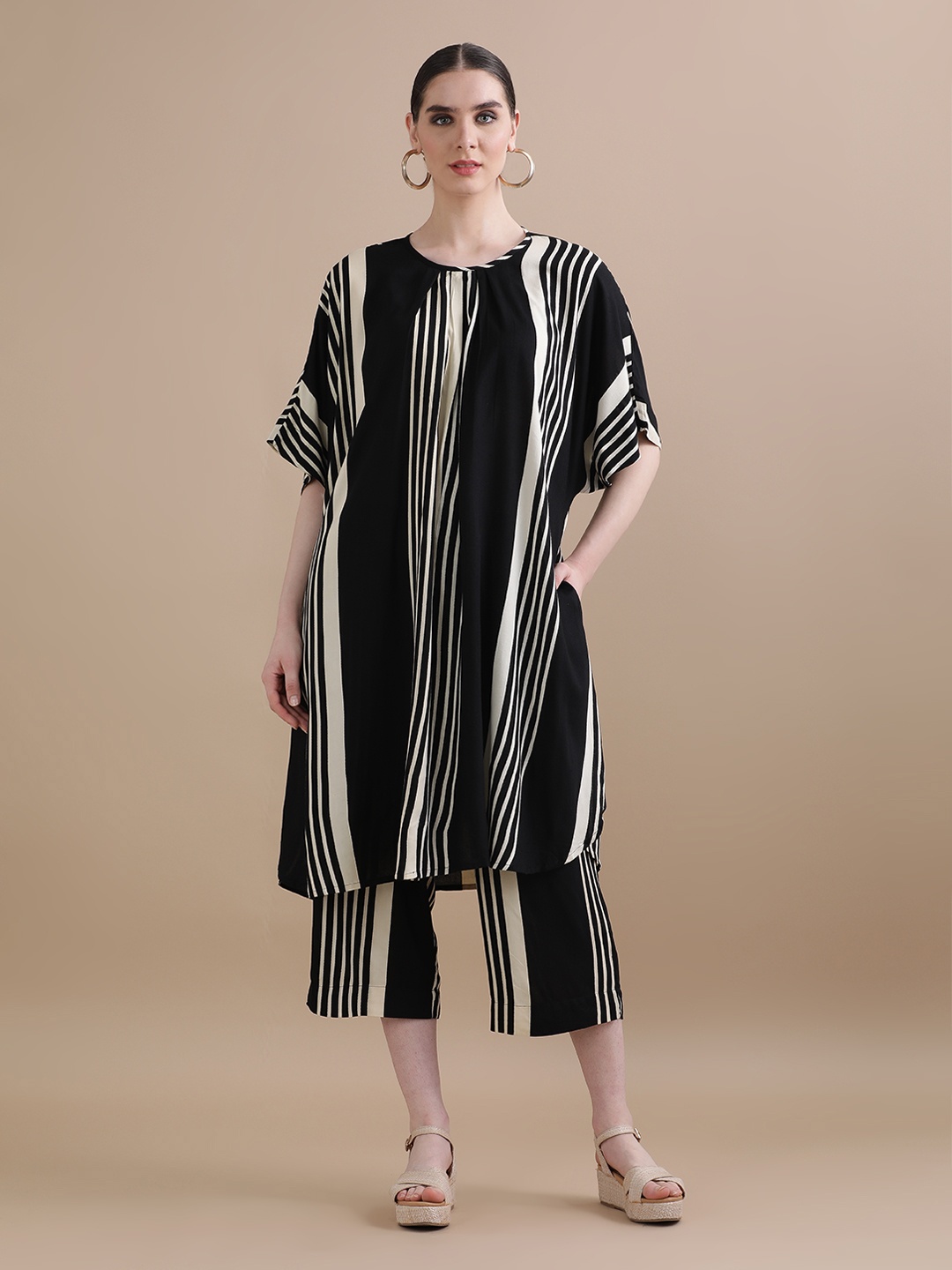 

BLACK & BLAH BLAH Women Relaxed Fit Stripes Printed Liva Kurta Set