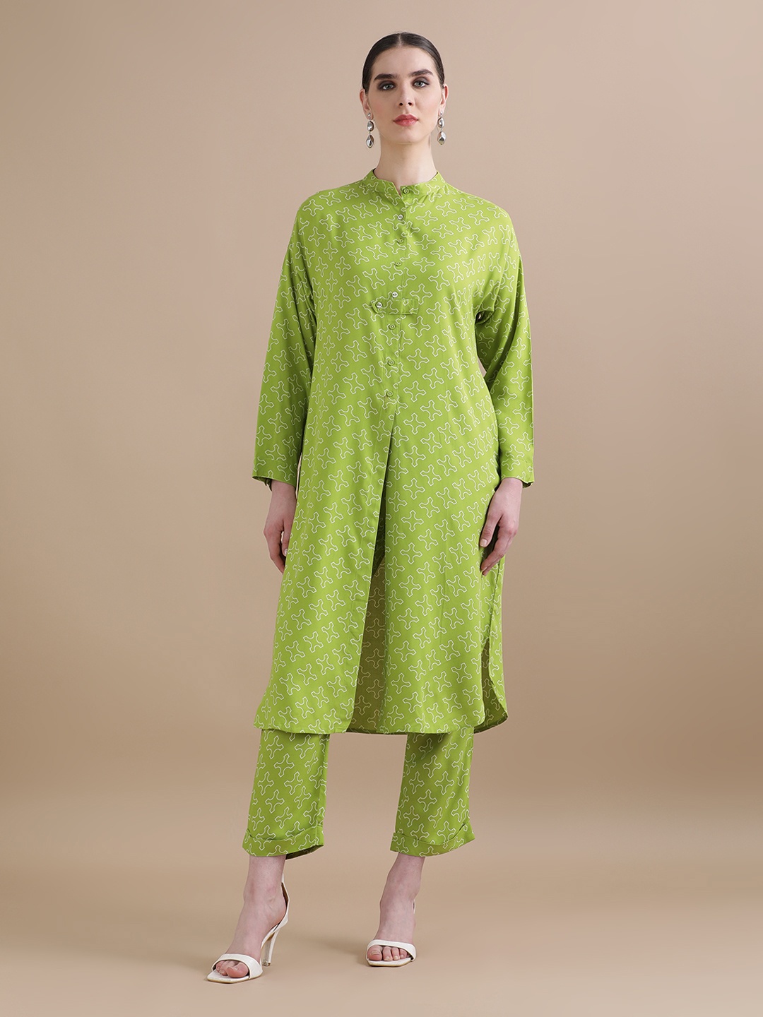 

BLACK & BLAH BLAH Relaxed Fit Trendy Printed A-Line Liva Kurta and Trouser (Set of 2), Green