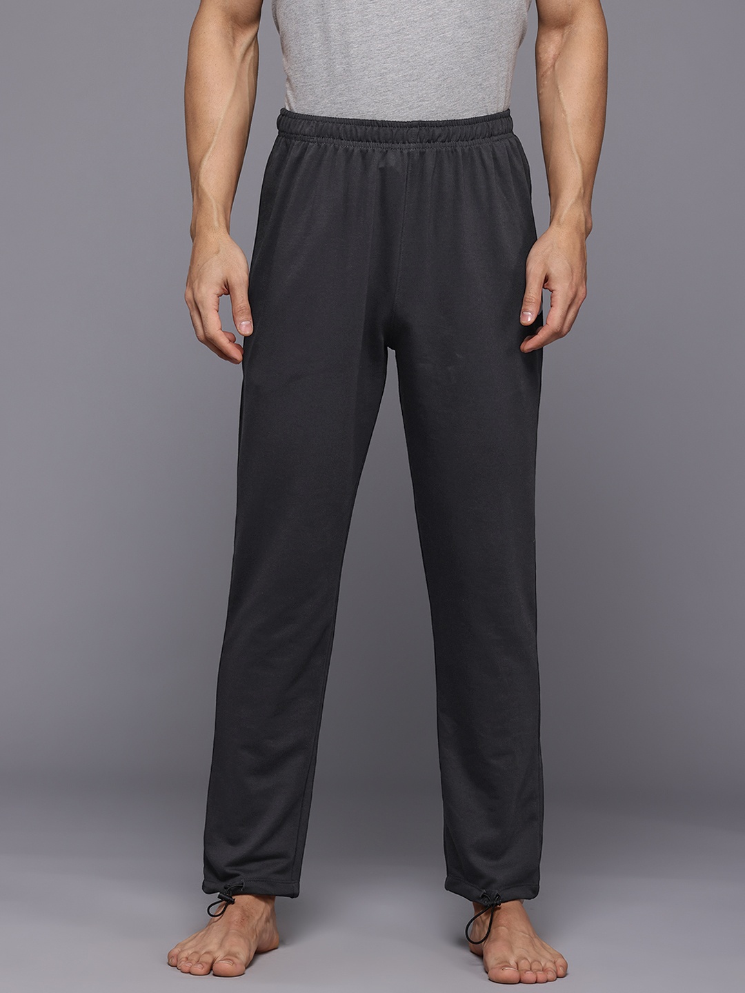 

HRX by Hrithik Roshan Men Yoga Track Pants with Toggle Hem, Charcoal