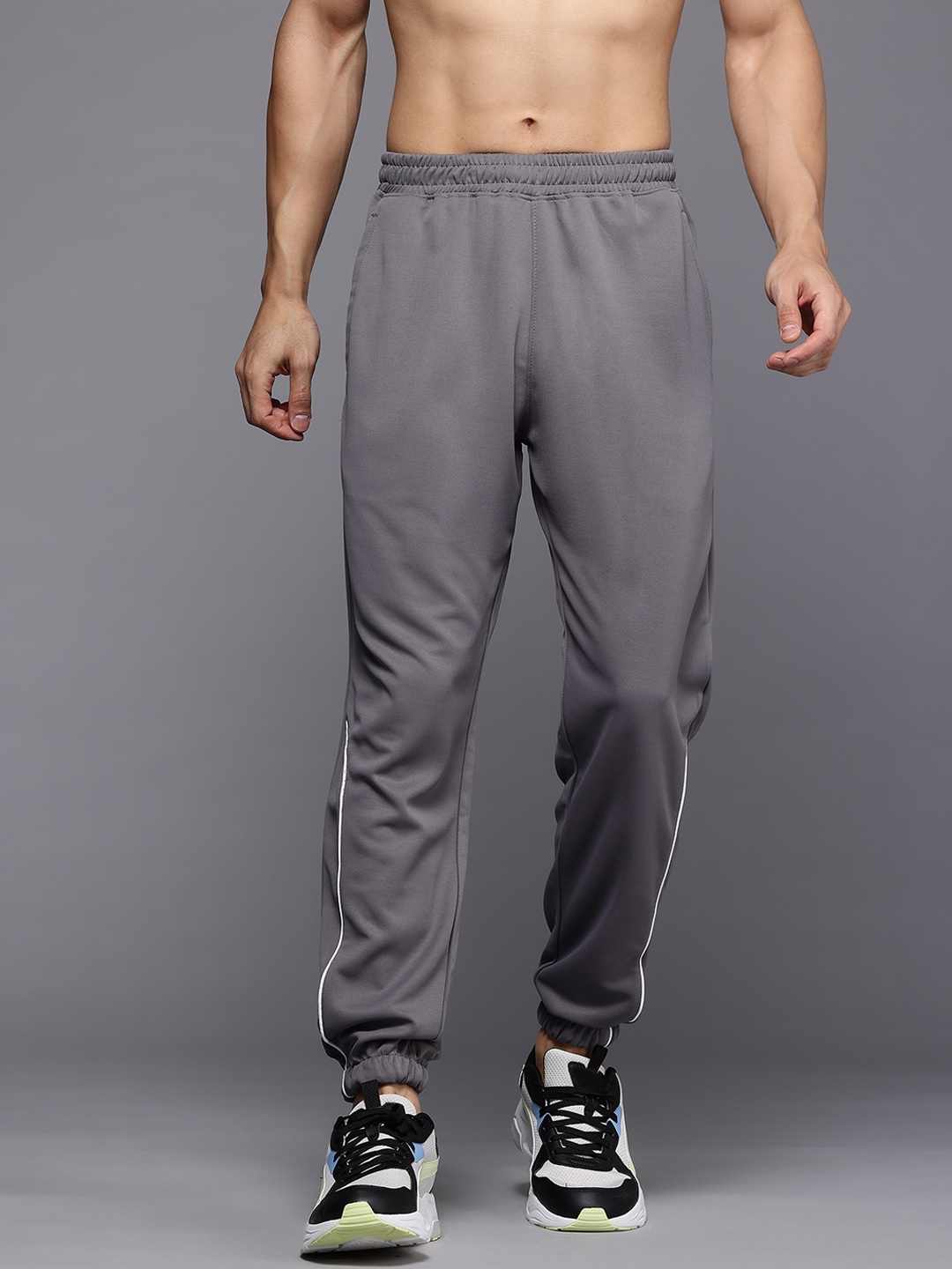 

HRX by Hrithik Roshan Men Rapid-Dry Training Joggers, Grey