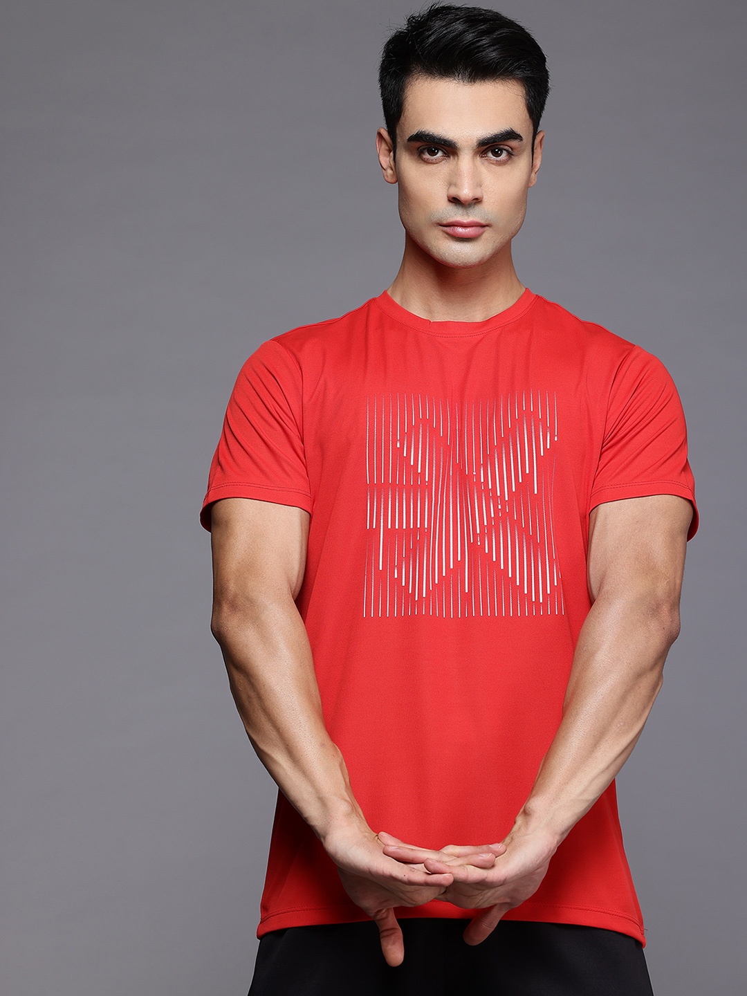 

HRX by Hrithik Roshan Brand Logo Print Training T-shirt With Reflective Detail, Red
