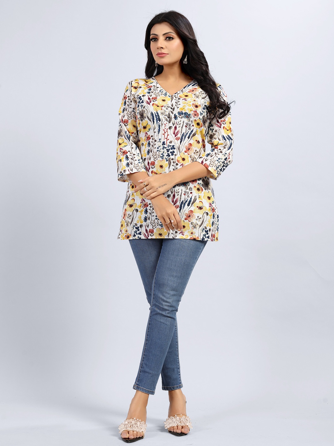 

SARRAS Floral Printed Straight Short Kurti, White