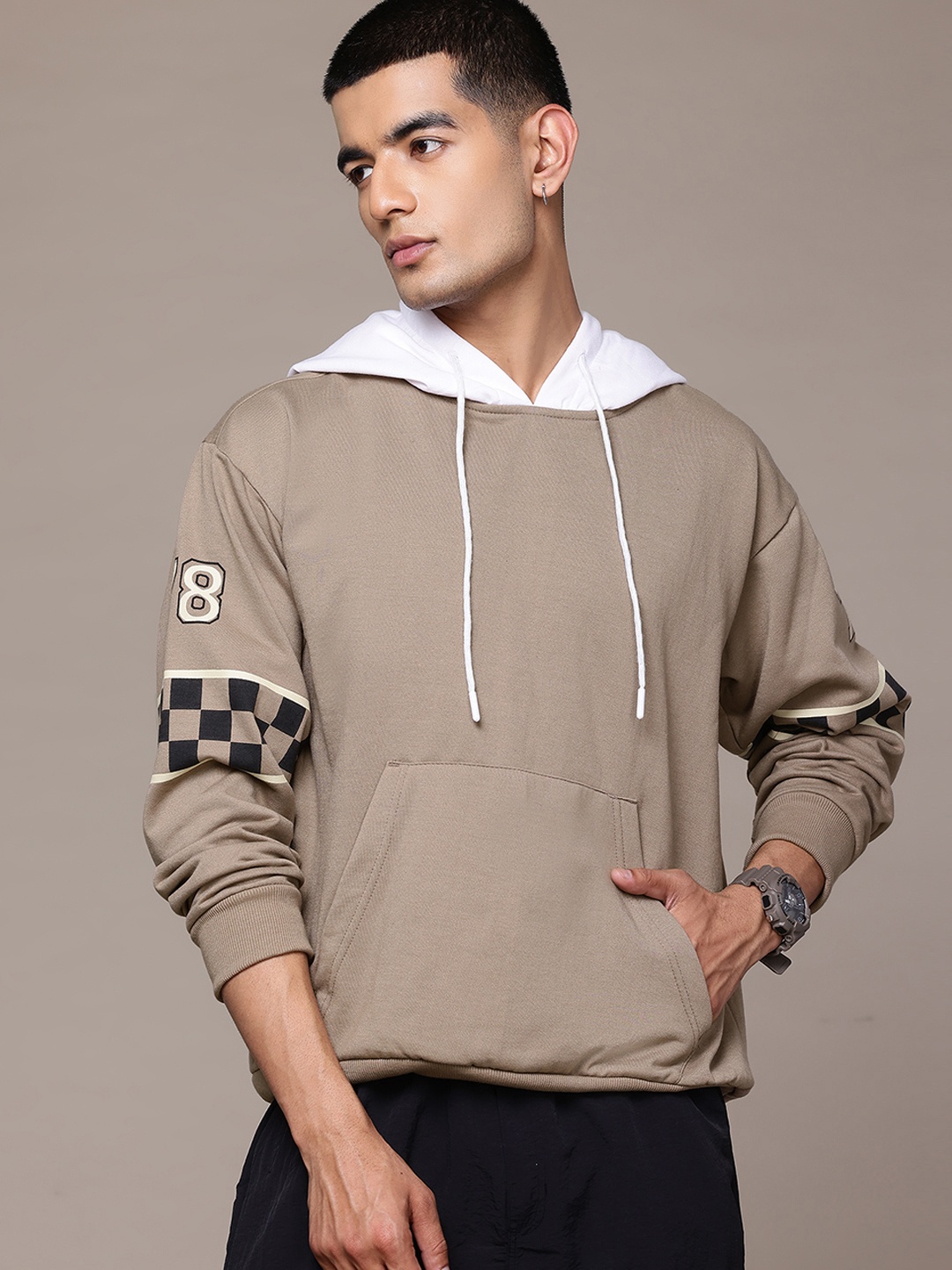 

The Roadster Lifestyle Co. Men Hooded Relaxed Fit Sweatshirt, Taupe