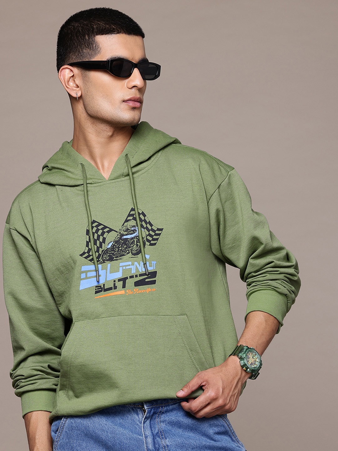 

The Roadster Lifestyle Co. Men Printed Hooded Relaxed Fit Sweatshirt, Olive