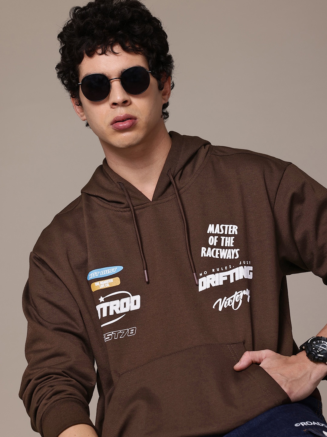 

Roadster The Lifestyle Co Printed Hooded Sweatshirt, Coffee brown