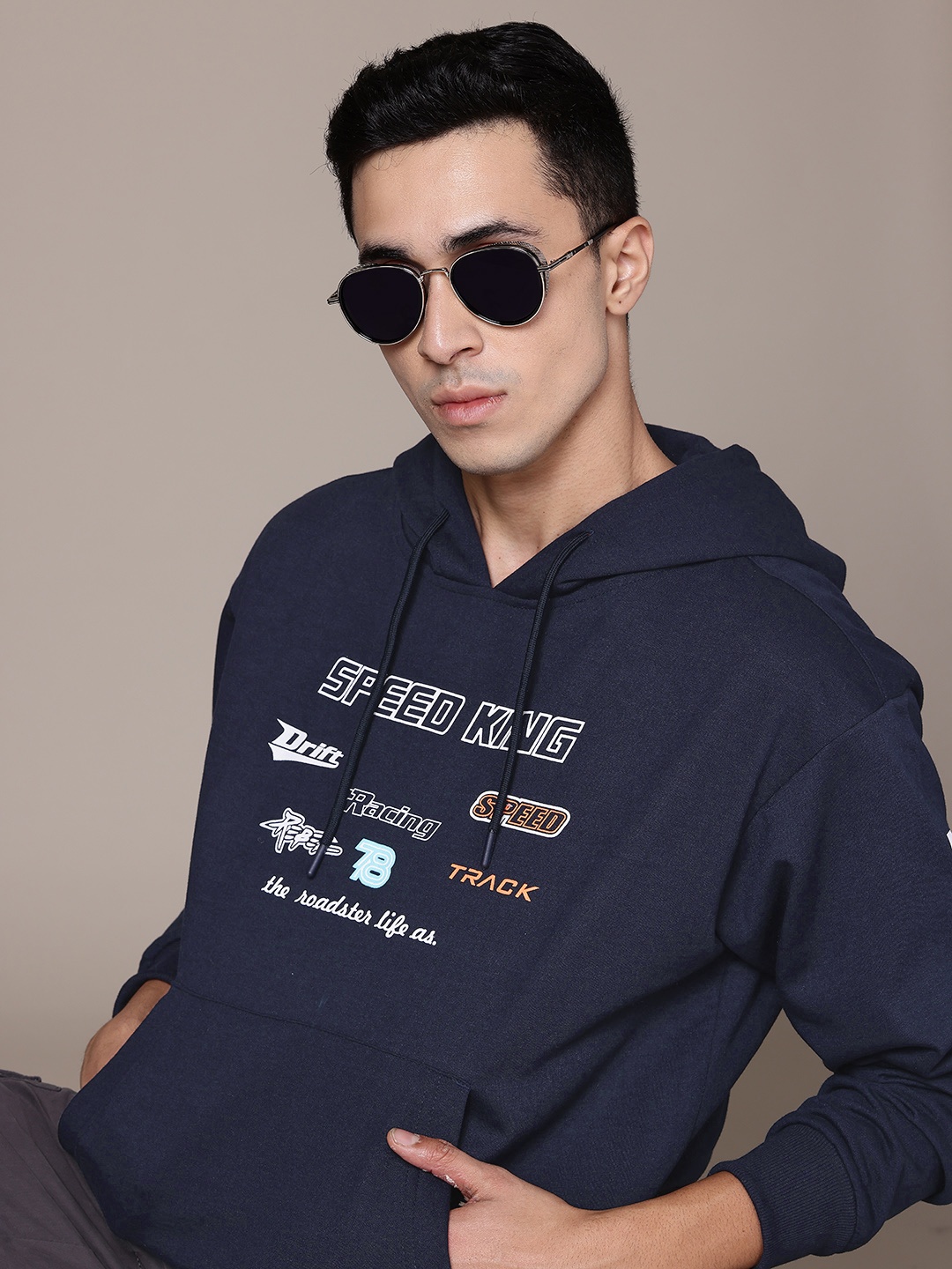 

Roadster Men Printed Hooded Sweatshirt, Navy blue