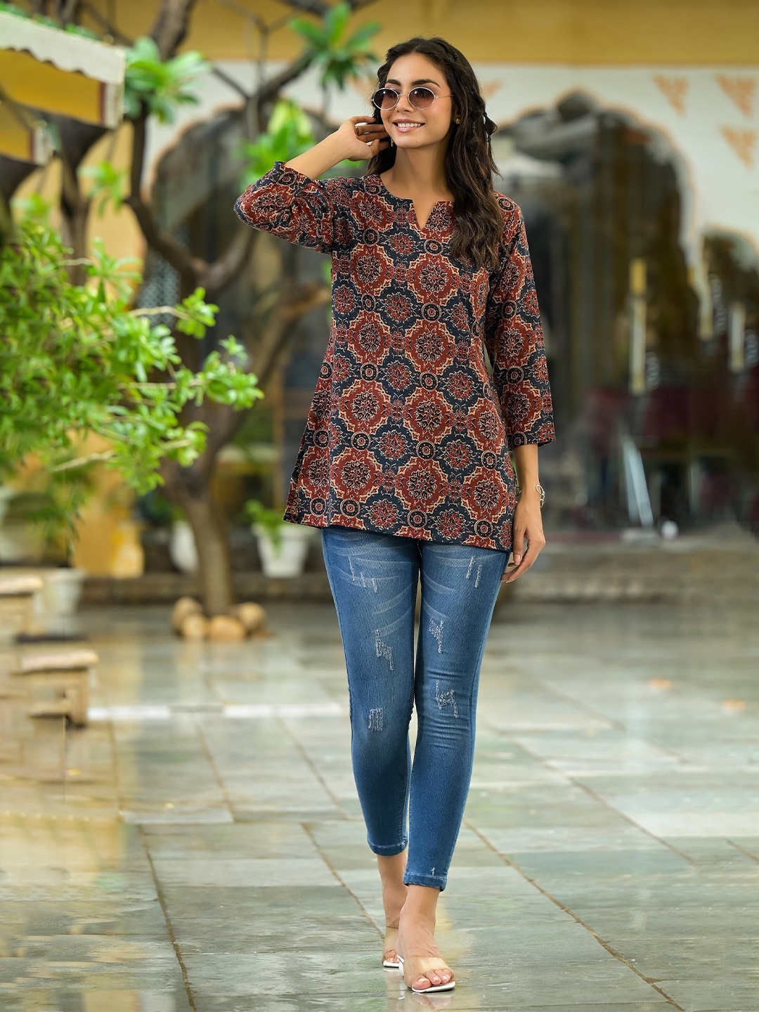 

KALINI Ethnic Motifs Printed Notch Neck Straight Kurti, Maroon