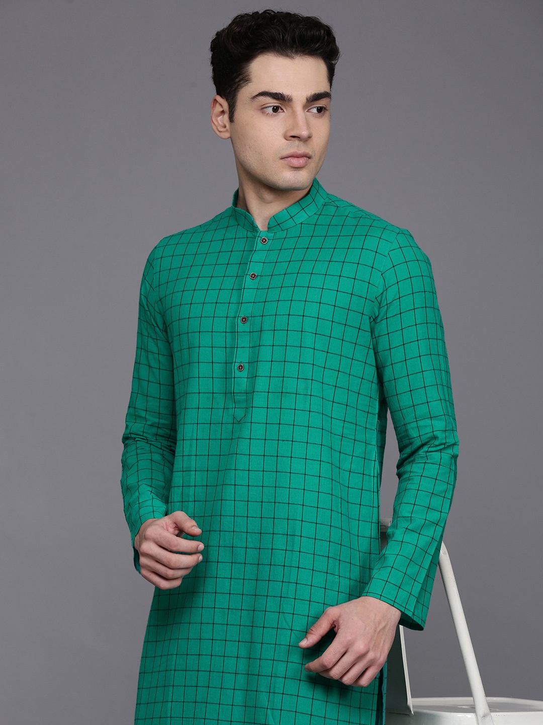 

Manu Mandarin Collar Checked Regular Kurta, Green