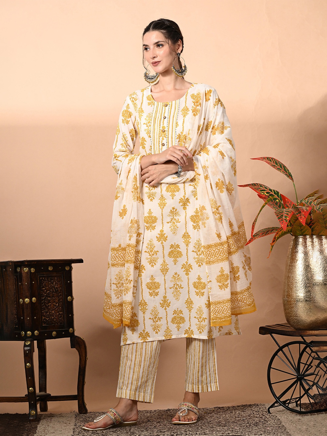 

VIDHANI Floral Printed Pure Cotton Straight Kurta & Trousers With Dupatta, Yellow