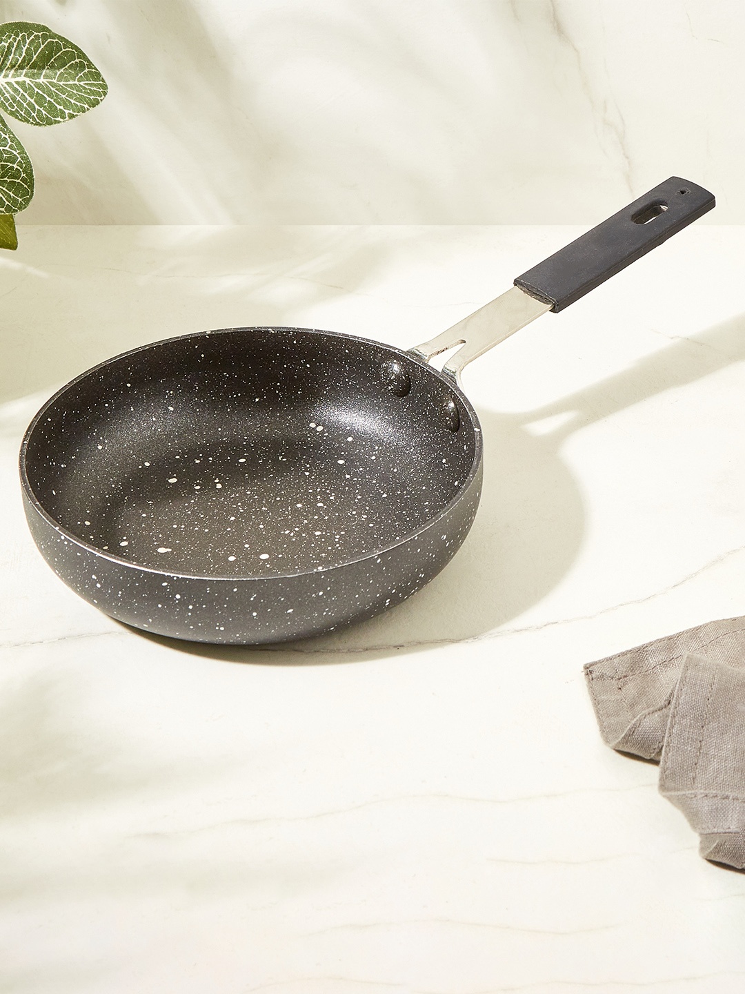 

Home Centre Chef Special Swaly Black Aluminium Mini Frying Pan