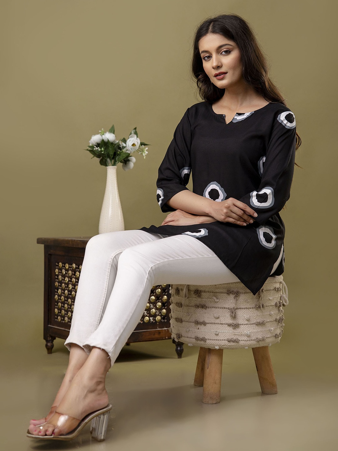 

JAYLEEN Geometric Printed Straight Kurti, Black