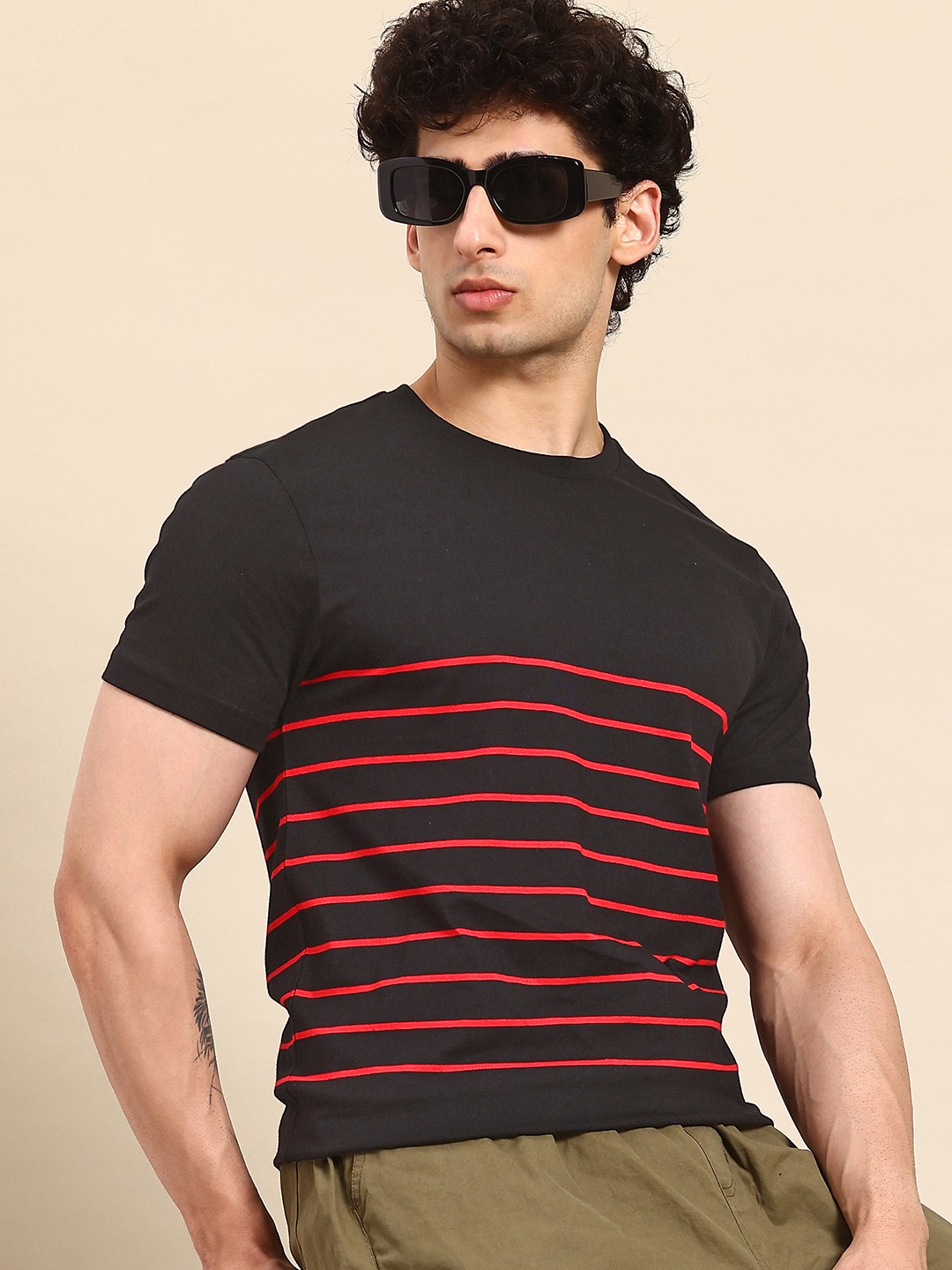 

United Colors of Benetton Men Striped T-shirt, Black