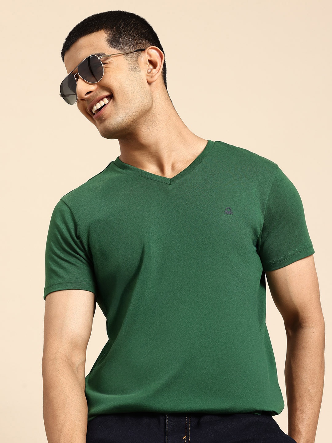 

United Colors of Benetton Men V-Neck T-shirt, Green