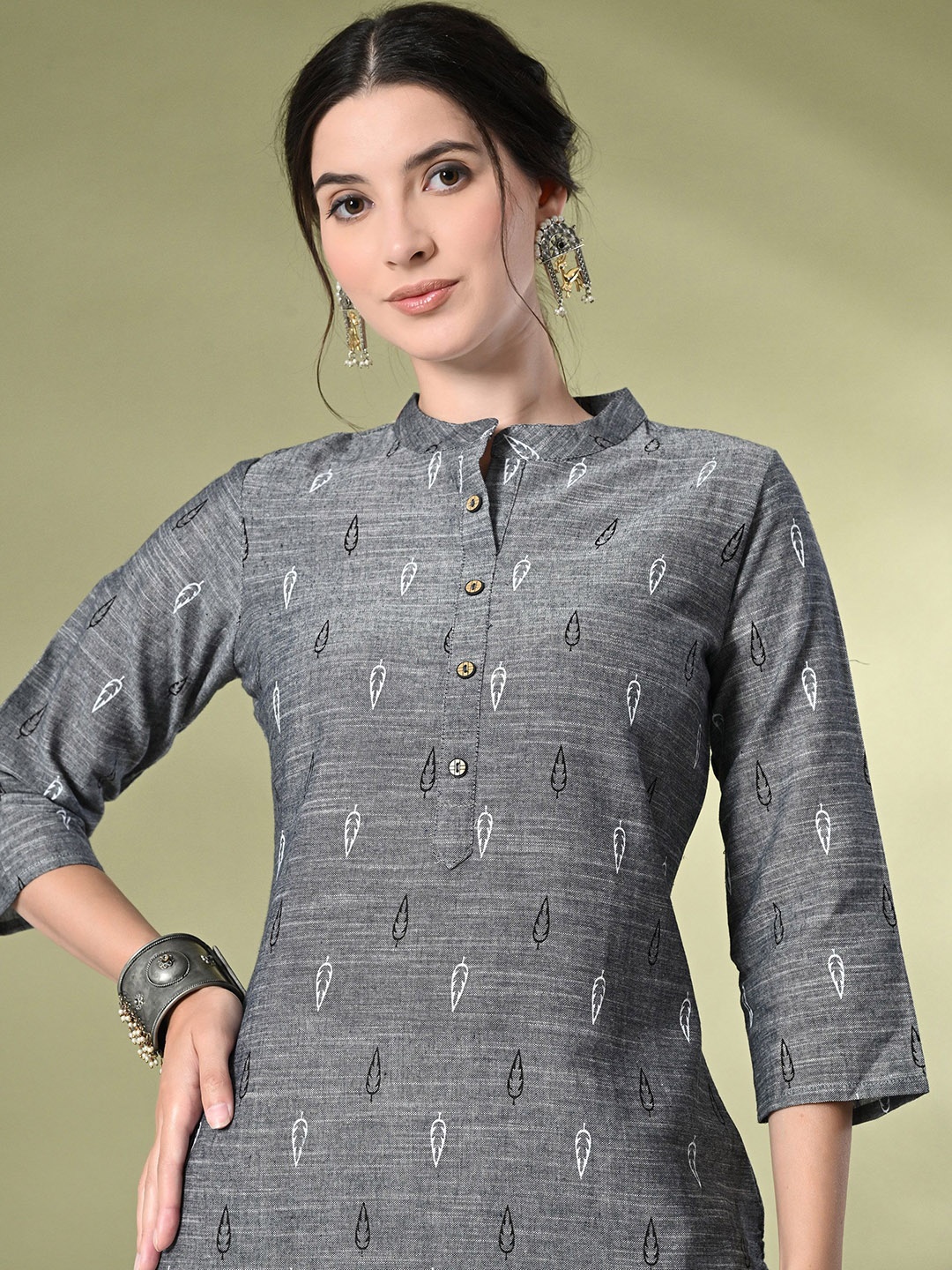 

GLOWWORLD Paisley Printed Mandarin Collar Pure Cotton A-Line Kurta, Grey