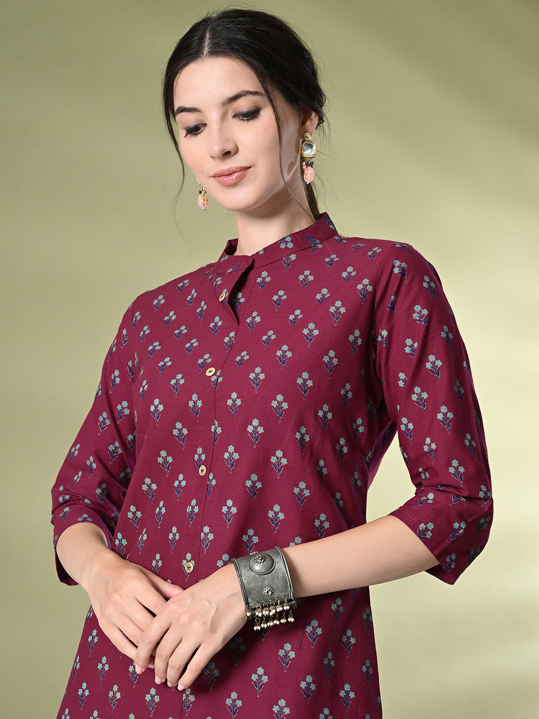 

GLOWWORLD Floral Printed Band Collar Pure Cotton Straight Kurta, Purple