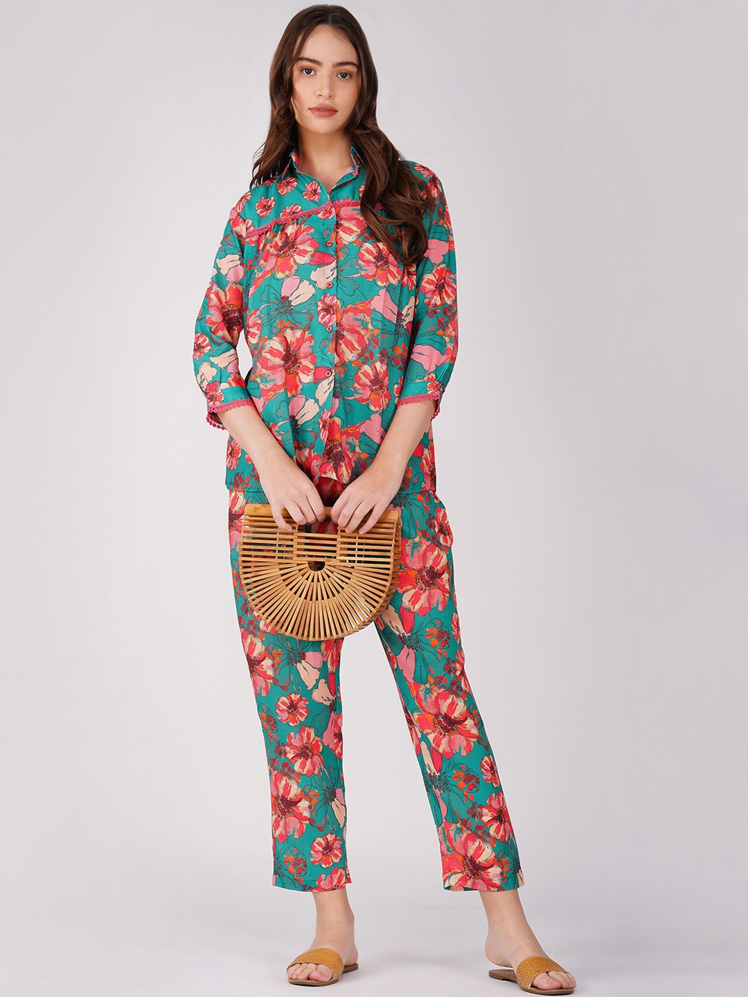 

Bindigasm Floral Printed Lace Shirt With Trousers, Green