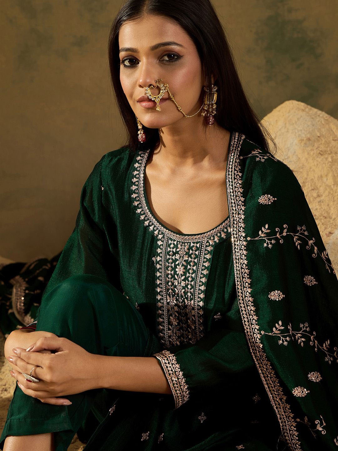 

Indo Era Ethnic Embroidered Thread Work Regular Sleeves Round Neck Silk Blend Kurta Set, Green