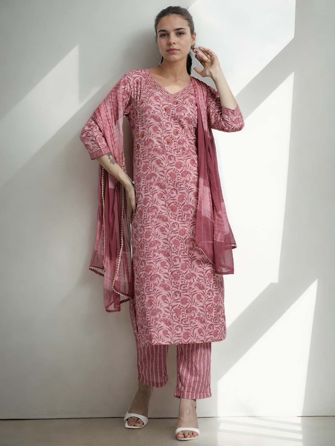 

Jaipur Kurti Paisley Printed Cotton Kurta Set With Dupatta, Peach